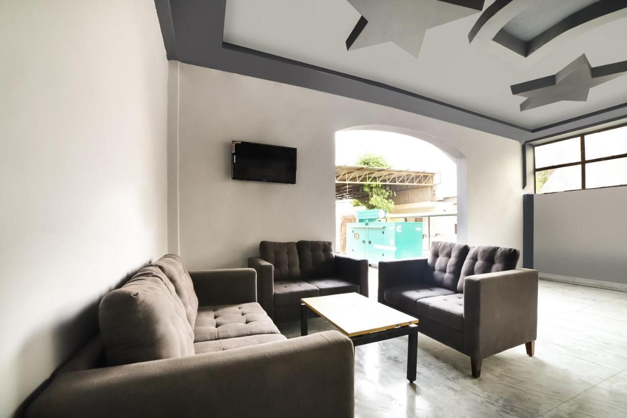 Collection O 39643 Chandan Hola Rd Hotel 3*